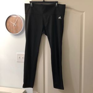 Adidas mid-rise athletic legging. Size XL